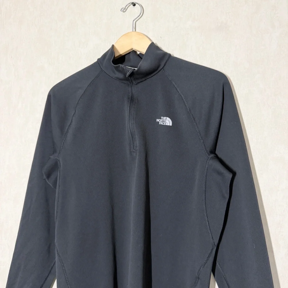 The North Face Men’s Winter Warm Essential Mock 1/4 Zip Shirt in Black M